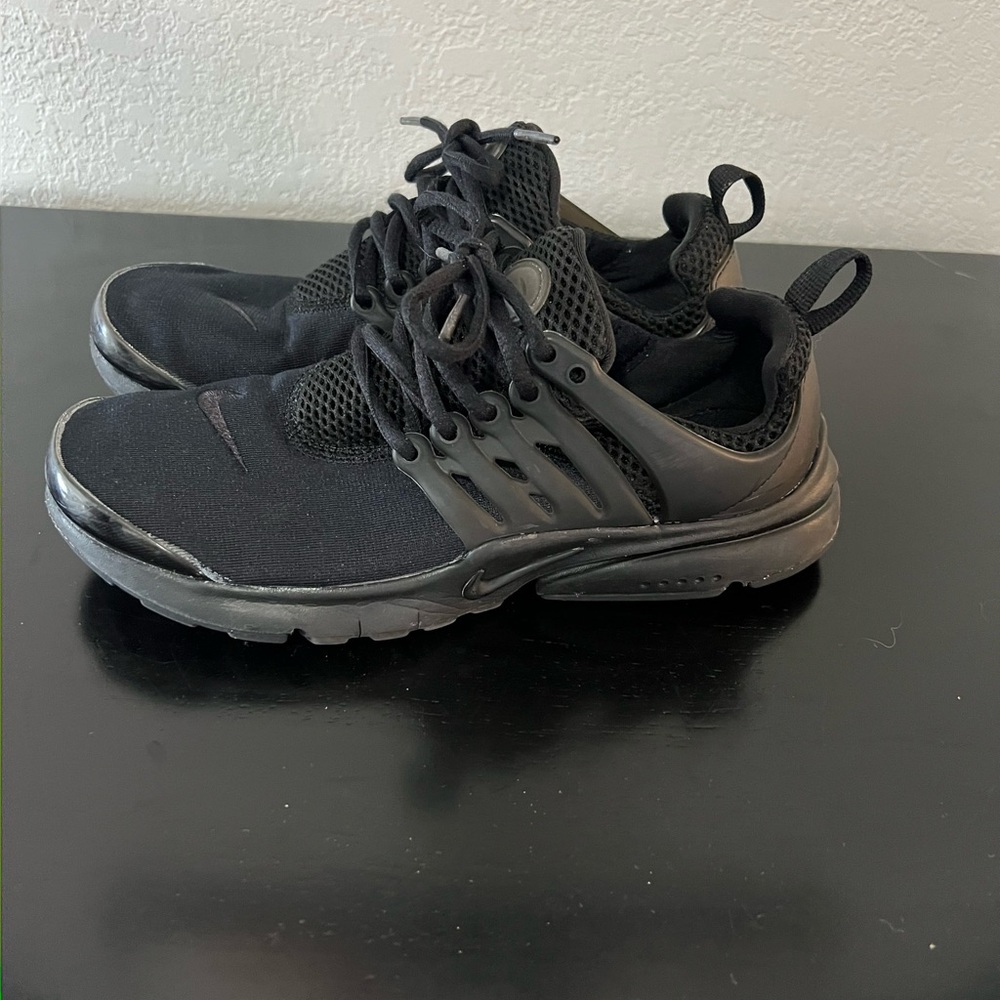 Nike Black Athletic Shoes